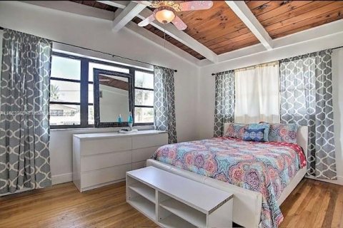 Снять в аренду виллу или дом в Форт-Лодердейл, Флорида 3 спальни, 173.36м2, № 1957996 - фото 25