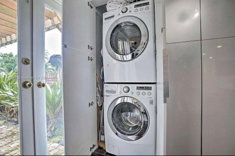 Снять в аренду виллу или дом в Форт-Лодердейл, Флорида 3 спальни, 173.36м2, № 1957996 - фото 28