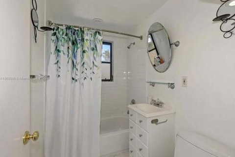 Снять в аренду виллу или дом в Форт-Лодердейл, Флорида 3 спальни, 173.36м2, № 1957996 - фото 24