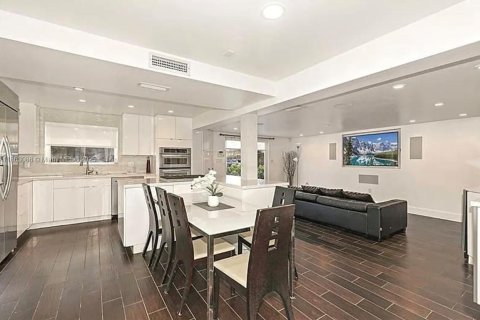 Снять в аренду виллу или дом в Форт-Лодердейл, Флорида 3 спальни, 173.36м2, № 1957996 - фото 5