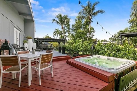 Снять в аренду виллу или дом в Форт-Лодердейл, Флорида 3 спальни, 173.36м2, № 1957996 - фото 14