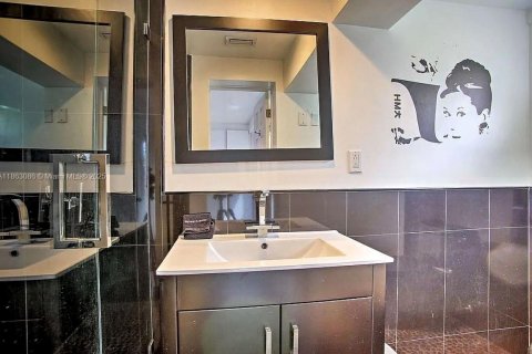 Снять в аренду виллу или дом в Форт-Лодердейл, Флорида 3 спальни, 173.36м2, № 1957996 - фото 26