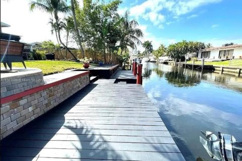 Снять в аренду виллу или дом в Форт-Лодердейл, Флорида 3 спальни, 173.36м2, № 1957996 - фото 16