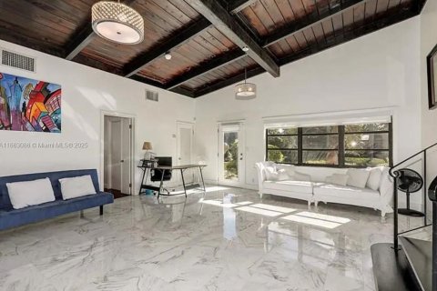 Снять в аренду виллу или дом в Форт-Лодердейл, Флорида 3 спальни, 173.36м2, № 1957996 - фото 11