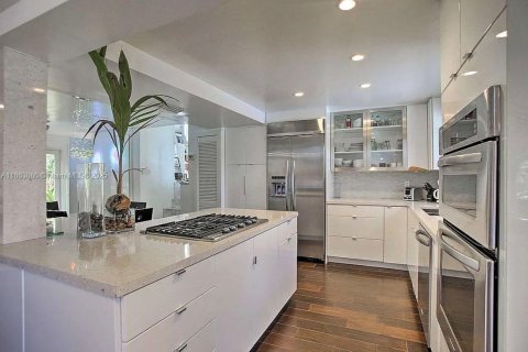 Снять в аренду виллу или дом в Форт-Лодердейл, Флорида 3 спальни, 173.36м2, № 1957996 - фото 4