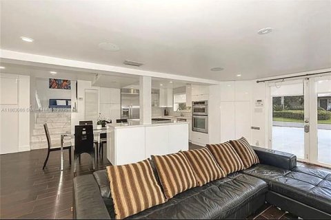 Снять в аренду виллу или дом в Форт-Лодердейл, Флорида 3 спальни, 173.36м2, № 1957996 - фото 7