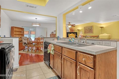 Condo in Titusville, Florida, 3 bedrooms  № 1840035 - photo 16
