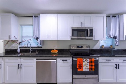 Villa ou maison à louer à Orlando, Floride: 2 chambres, 119.66 m2 № 2388230 - photo 17