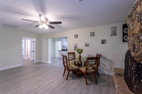 Villa ou maison à louer à Orlando, Floride: 2 chambres, 119.66 m2 № 2388230 - photo 16