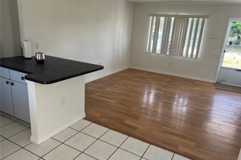 Casa en venta en Seminole, Florida, 2 dormitorios, 68 m2 № 2231250 - foto 4