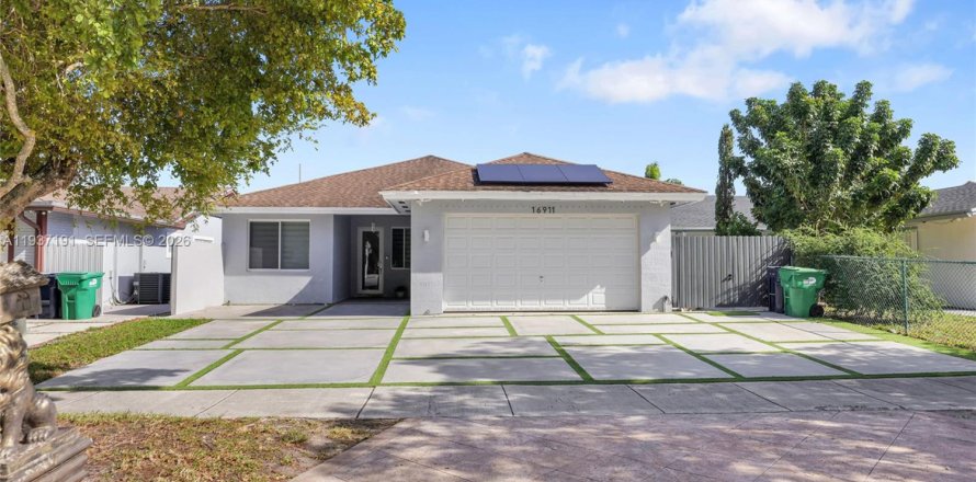 House in Miami, Florida 4 bedrooms, 167.78 sq.m. № 1995084