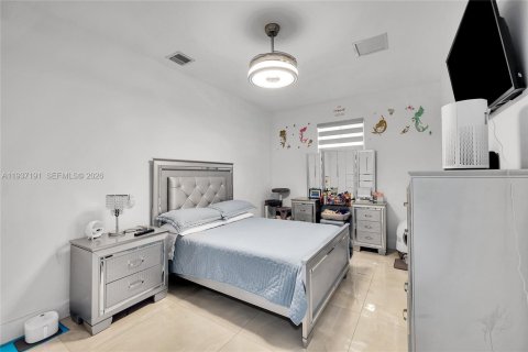 House in Miami, Florida 4 bedrooms, 167.78 sq.m. № 1995084 - photo 16