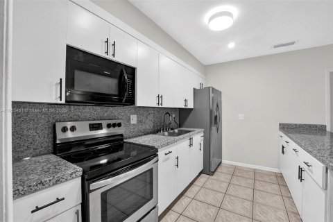 Casa en alquiler en Pinecrest, Florida, 4 dormitorios, 309.27 m2 № 1954412 - foto 10