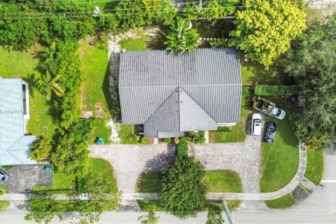 Casa en alquiler en Pinecrest, Florida, 4 dormitorios, 309.27 m2 № 1954412 - foto 1