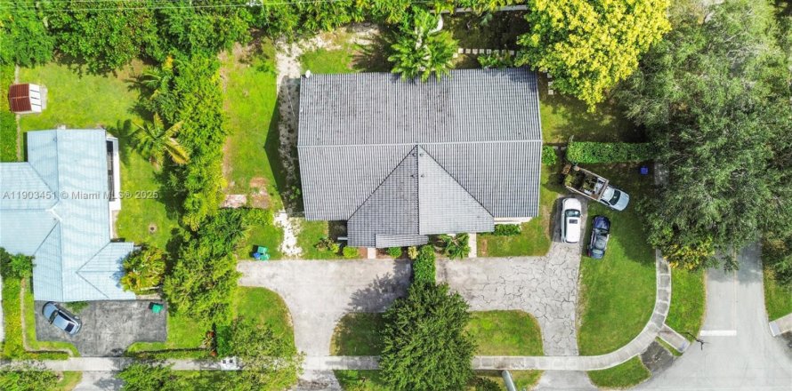 Casa en Pinecrest, Florida 4 dormitorios, 309.27 m2 № 1954412