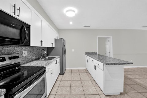 Casa en alquiler en Pinecrest, Florida, 4 dormitorios, 309.27 m2 № 1954412 - foto 11