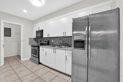 Casa en alquiler en Pinecrest, Florida, 4 dormitorios, 309.27 m2 № 1954412 - foto 9