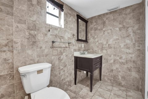 Casa en alquiler en Pinecrest, Florida, 4 dormitorios, 309.27 m2 № 1954412 - foto 13