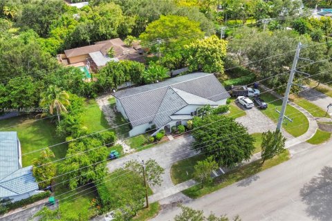 Casa en alquiler en Pinecrest, Florida, 4 dormitorios, 309.27 m2 № 1954412 - foto 4