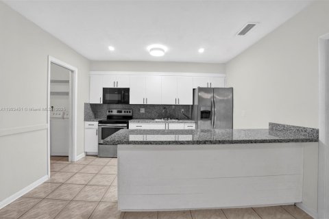 Casa en alquiler en Pinecrest, Florida, 4 dormitorios, 309.27 m2 № 1954412 - foto 6