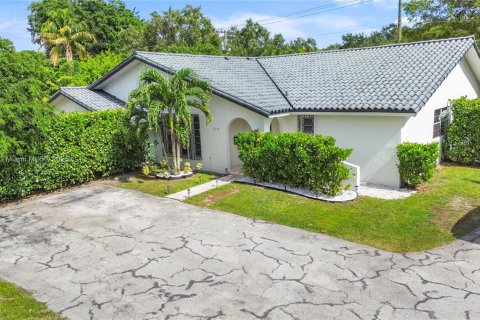 Casa en alquiler en Pinecrest, Florida, 4 dormitorios, 309.27 m2 № 1954412 - foto 2