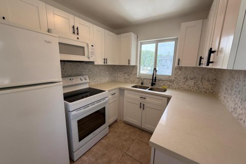 Copropriété à louer à Hollywood, Floride: 2 chambres № 2169321 - photo 2