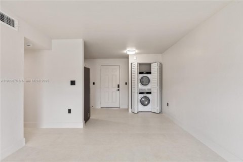 Apartamento en alquiler en North Miami, Florida, 2 dormitorios, 81.38 m2 № 1951418 - foto 7