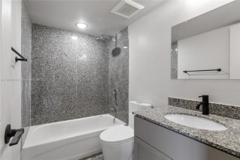 Apartamento en alquiler en North Miami, Florida, 2 dormitorios, 81.38 m2 № 1951418 - foto 13
