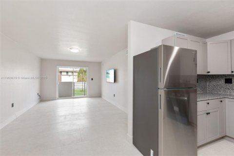Apartamento en alquiler en North Miami, Florida, 2 dormitorios, 81.38 m2 № 1951418 - foto 4
