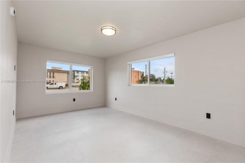 Apartamento en alquiler en North Miami, Florida, 2 dormitorios, 81.38 m2 № 1951418 - foto 12