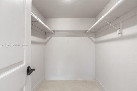 Apartamento en alquiler en North Miami, Florida, 2 dormitorios, 81.38 m2 № 1951418 - foto 14