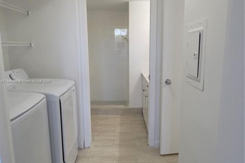 Condo in Miramar, Florida, 2 bedrooms  № 1848919 - photo 12