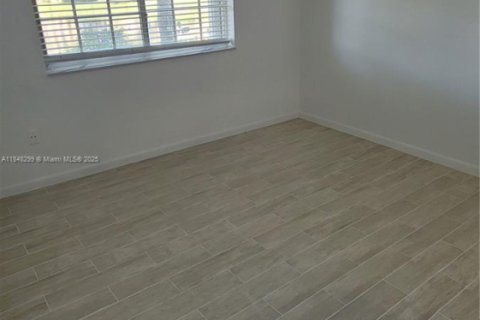 Condo in Miramar, Florida, 2 bedrooms  № 1848919 - photo 9