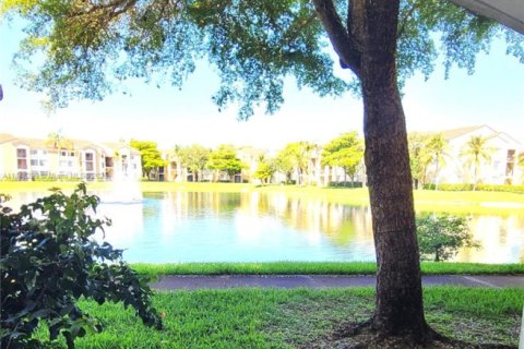 Condo in Miramar, Florida, 2 bedrooms  № 1848919 - photo 7