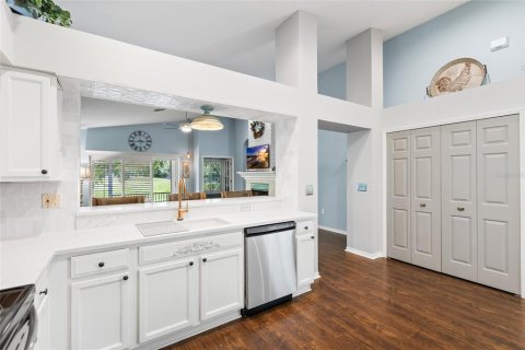 House in Lutz, Florida 3 bedrooms, 216.56 sq.m. № 2225431 - photo 23