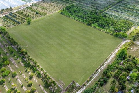 Commercial property in Homestead, Florida № 1863758 - photo 1