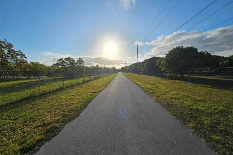 Commercial property in Homestead, Florida № 1863758 - photo 2