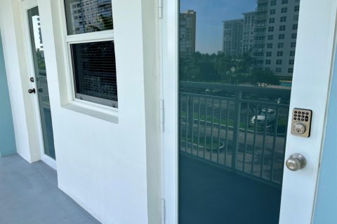 Copropriété à vendre à Pompano Beach, Floride: 1 chambre, 72 m2 № 2084091 - photo 29