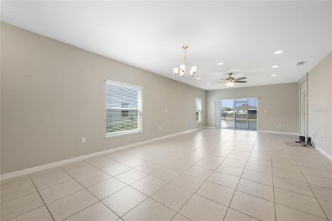 Townhouse in Davenport, Florida 3 bedrooms, 183.95 sq.m. № 1516062 - photo 12