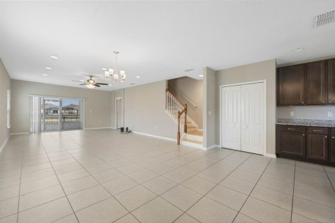 Townhouse in Davenport, Florida 3 bedrooms, 183.95 sq.m. № 1516062 - photo 13