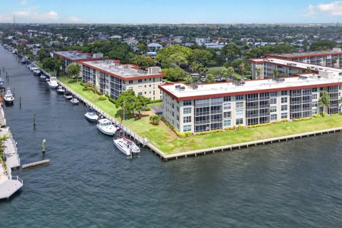 Condominio en Lighthouse Point, Florida, 2 dormitorios № 2078571