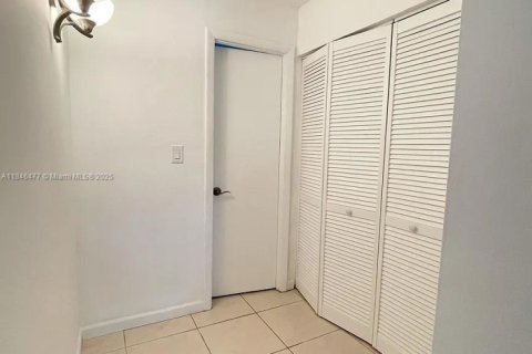 Снять в аренду кондоминиум в Норт-Майами-Бич, Флорида 1 спальня, 75.44м2, № 1845841 - фото 14