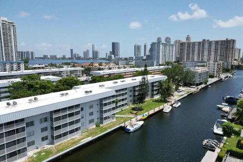 Снять в аренду кондоминиум в Норт-Майами-Бич, Флорида 1 спальня, 75.44м2, № 1845841 - фото 6