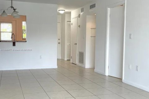 Снять в аренду кондоминиум в Норт-Майами-Бич, Флорида 1 спальня, 75.44м2, № 1845841 - фото 11