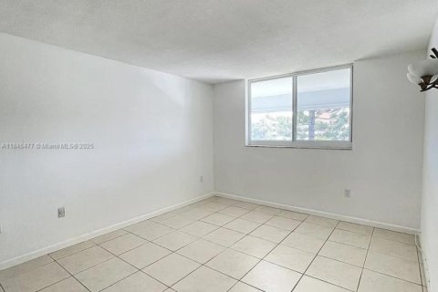 Снять в аренду кондоминиум в Норт-Майами-Бич, Флорида 1 спальня, 75.44м2, № 1845841 - фото 13