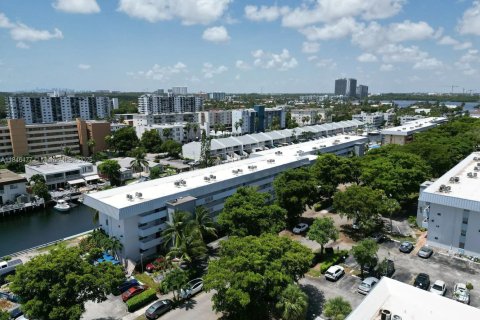 Снять в аренду кондоминиум в Норт-Майами-Бич, Флорида 1 спальня, 75.44м2, № 1845841 - фото 7