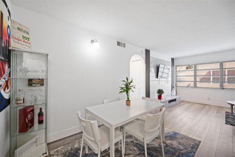 Купить кондоминиум в Корал-Спрингс, Флорида 2 спальни, 71.35м2, № 1980503 - фото 15