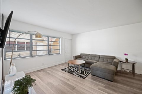 Купить кондоминиум в Корал-Спрингс, Флорида 2 спальни, 71.35м2, № 1980503 - фото 16