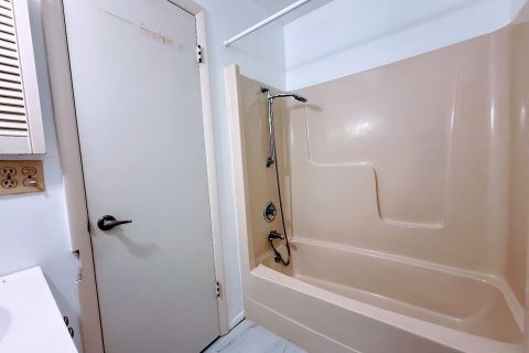 Снять в аренду кондоминиум в Виро-Бич, Флорида 3 комнаты, 92.9м2, № 2085506 - фото 11