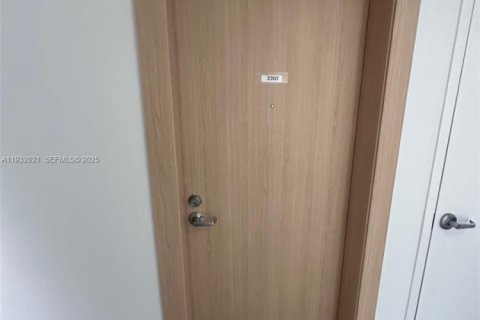 Снять в аренду кондоминиум в Майами, Флорида 1 спальня, 67.08м2, № 1990557 - фото 7